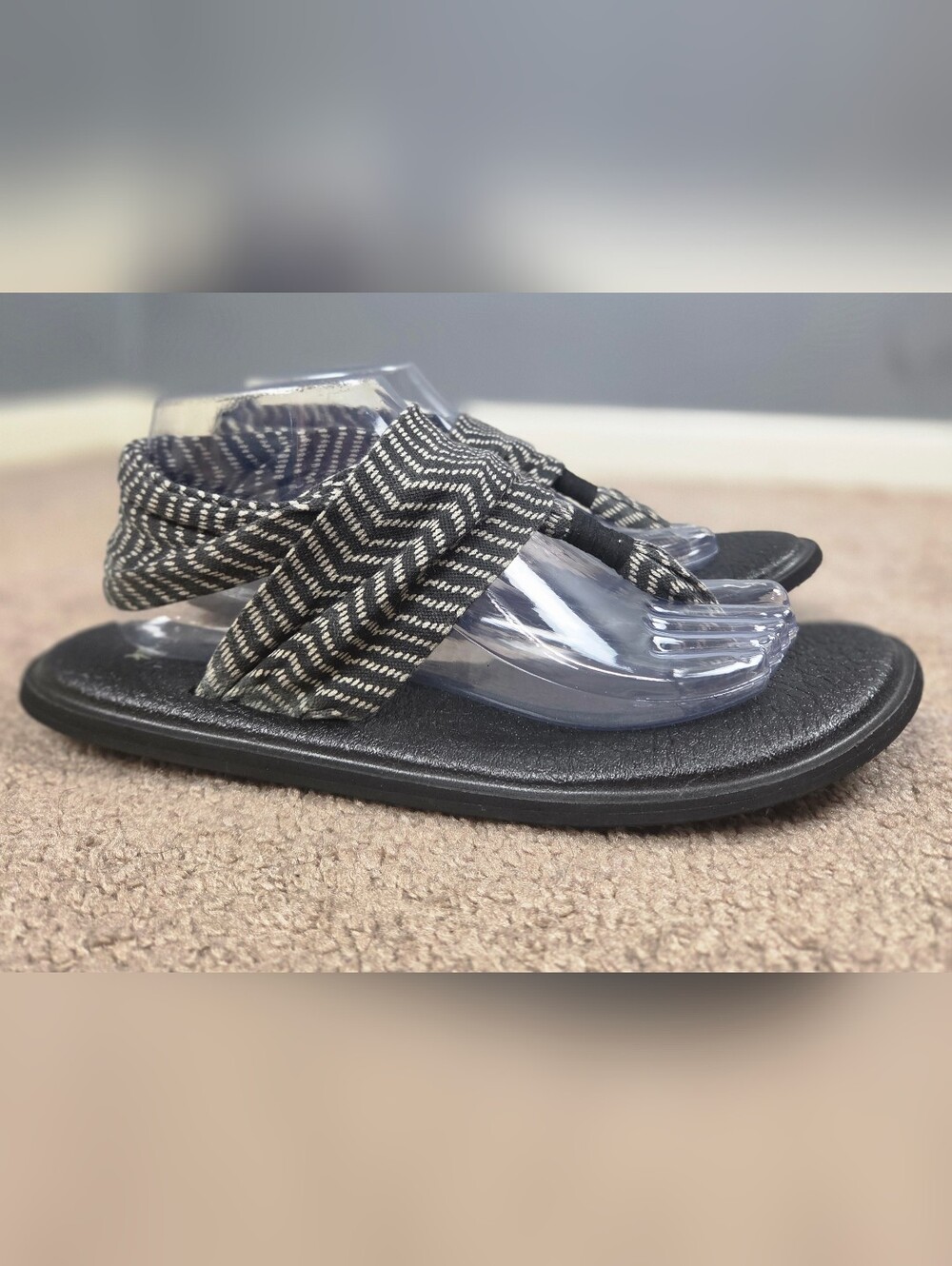 Sanuk Black and White Chevron Strap Sandals